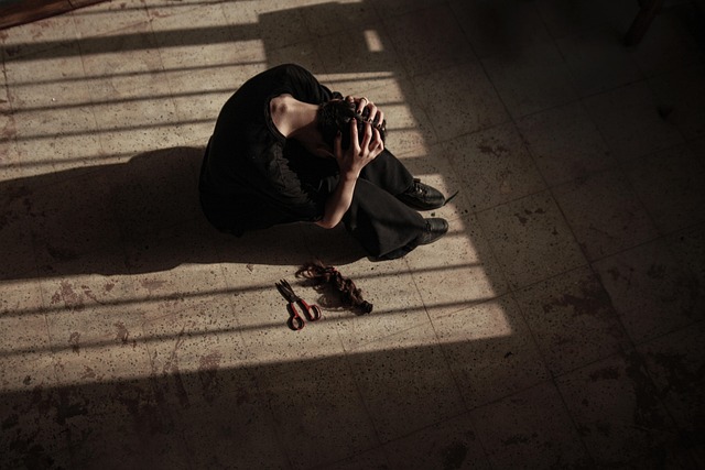 At bryde lænkerne: Personlige fortællinger om behandling af risolid-misbrug